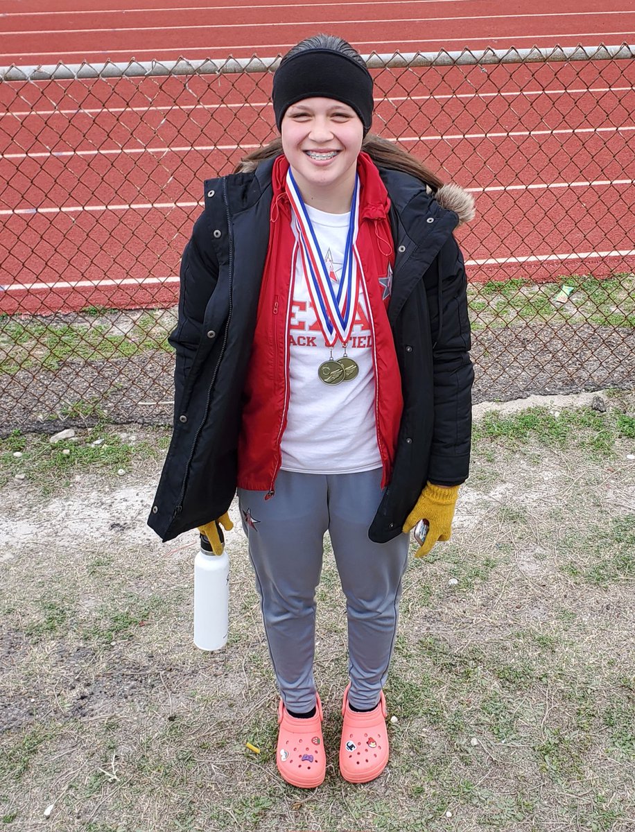 VMEaglesTrack's tweet image. HUGE shout out to the @wbrayhs @RayTexanTrack Lady Texans for showing up and showing out at the Intracoastal Relays in Flour Bluff! @CoachAnderson_S #GoRay