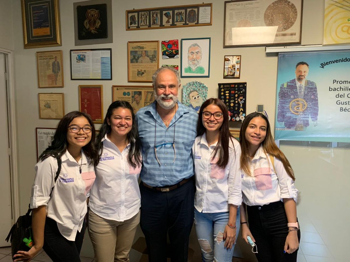 StemLab6's tweet photo. Equipo @Steam_Girls21 en visita con @litoibarra con este gran proyecto gracias por ese gran apoyo a este gran equipo @litoibarra estaremos siempre con la 🤖 #steamgirls https://t.co/A3NhRVLts2