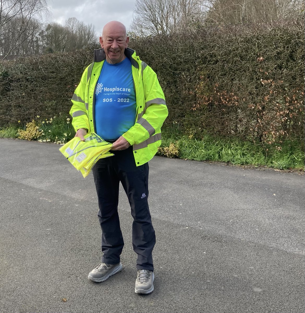 Ben Welch <a href="/Jewson/">Jewson</a> Honiton Branch Manager, this morning handed me £250 towards my <a href="/Hospiscare/">Hospiscare</a> SOS 2022 trek, the branch have added another £50 to the already promised £200 he also donated some super High Vis clothing to help keep the support crew safe at my stops, so thoughtful 😊