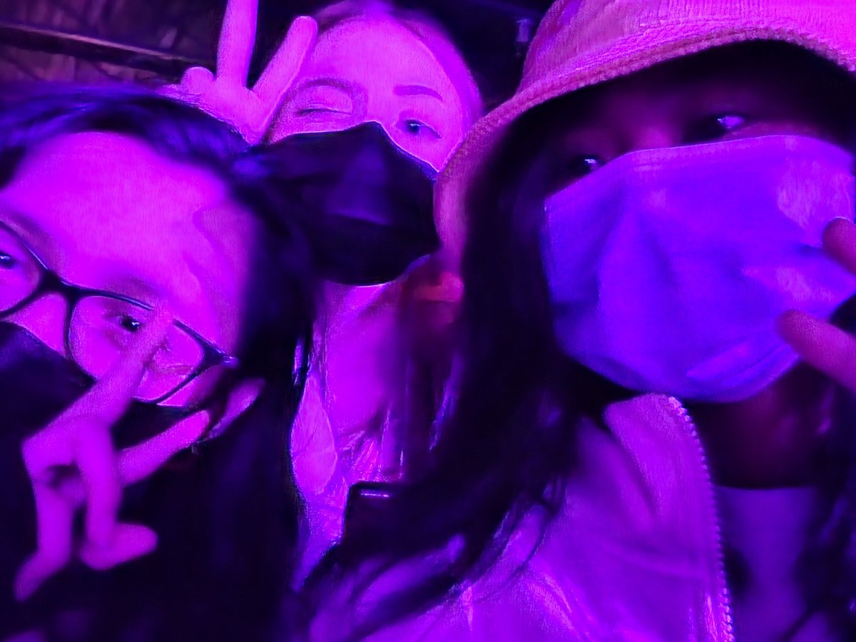 PollitoesBonito's tweet photo. Fun times with friends last night (also thank you @shiromisa and @skullandxstitch for giving me the TWRP bag and poster!!) https://t.co/PSMSGHZaz2