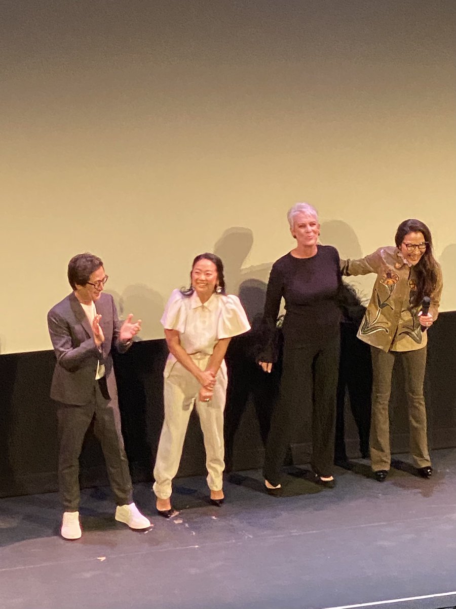 Dash3Dots's tweet photo. What a great night of returns for the #SXSW Film Fest - Everything Everywhere All at Once was the craziest, wildest way to come back strong and so glad to watch it with a big happy crowd. What an incredible film and cast, and Ke Huy Quan’s return to the screen was a revelation! https://t.co/XWY6B9RJMt