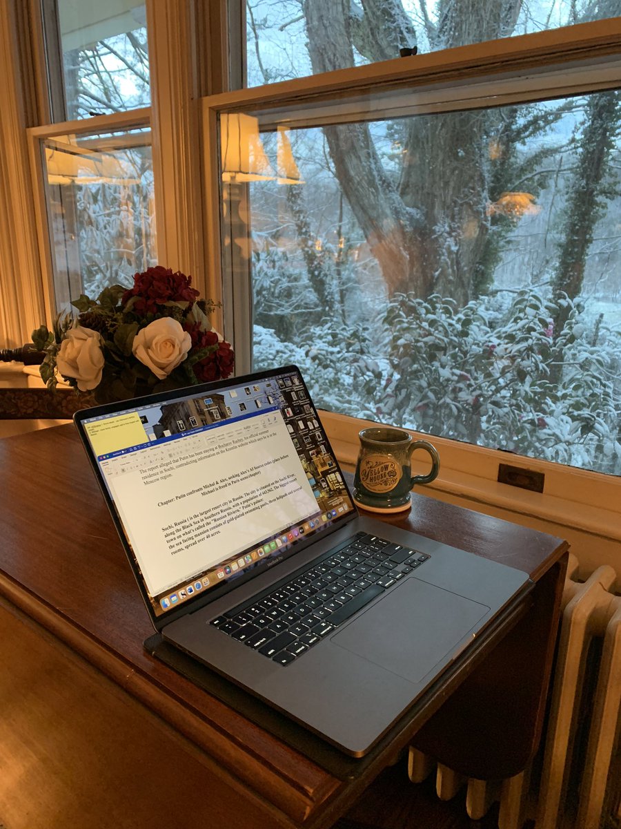 JimEJSimon's tweet photo. Writing weekend, snow and cold in the North Carolina mountains.#WritingCommunity #NCWN #SaturdayMorning #SNOWING #writerslife #waynesville https://t.co/TjIc4e2LNl