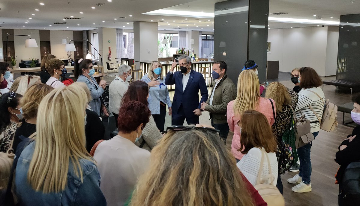 RomanRodWeb's tweet photo. Hoy tuve el placer de saludar a un numeroso grupo de mujeres de Tacoronte que han venido de visita a Gran Canaria, dentro de las actividades que organiza el Ayto. por el Día de la Mujer. Un día diferente, para salir de la rutina, pasar un rato agradable y conocer mejor Canarias. https://t.co/fM5oKbml3Q