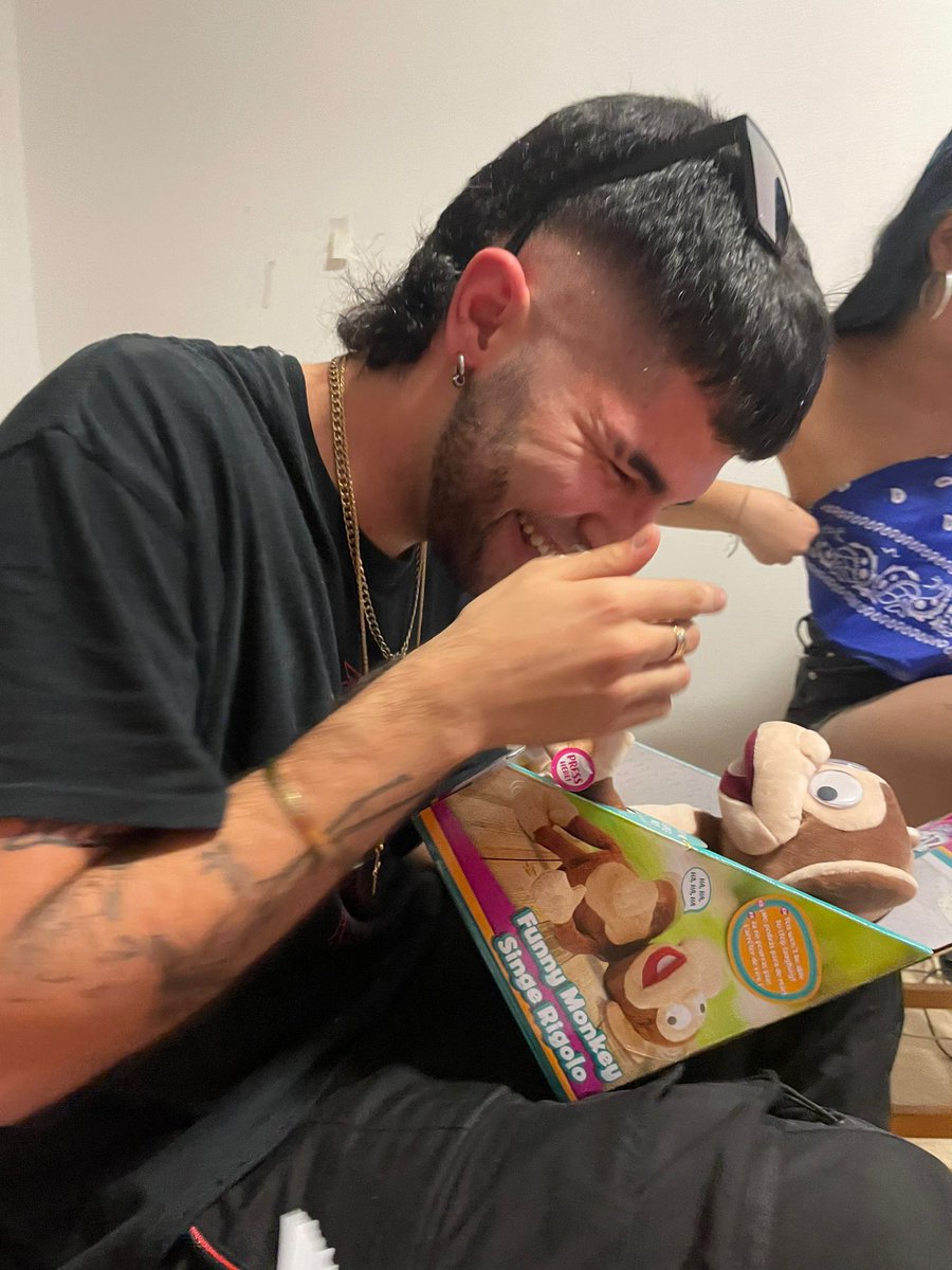 pobre diablo tweet media