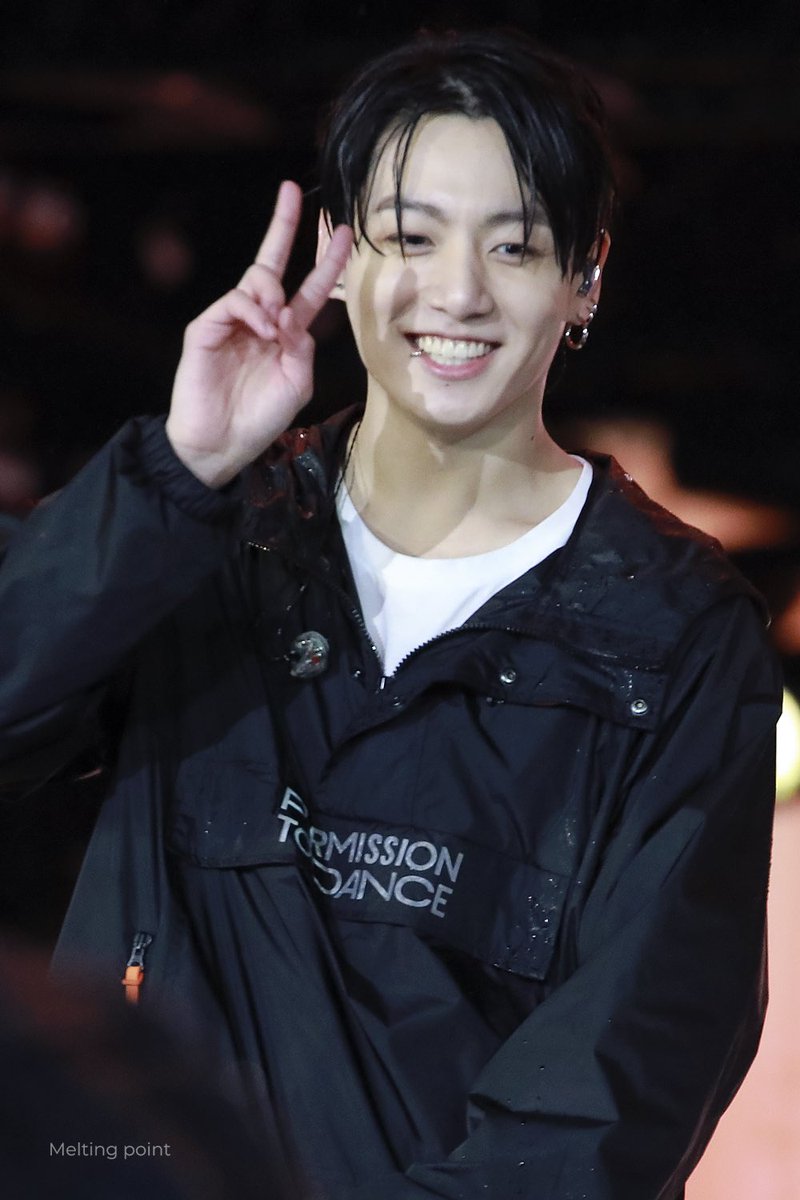 MeltingJk's tweet photo. 220312 PTD ON STAGE SEOUL 
비맞고 신난 서우르자브종💜
정구기는 생얼도 이뿌지 우리 똥강아지💜
#정국 #방탄소년단     #BTS       #jungkook #JK @BTS_twt https://t.co/N8Uv1wlFlv