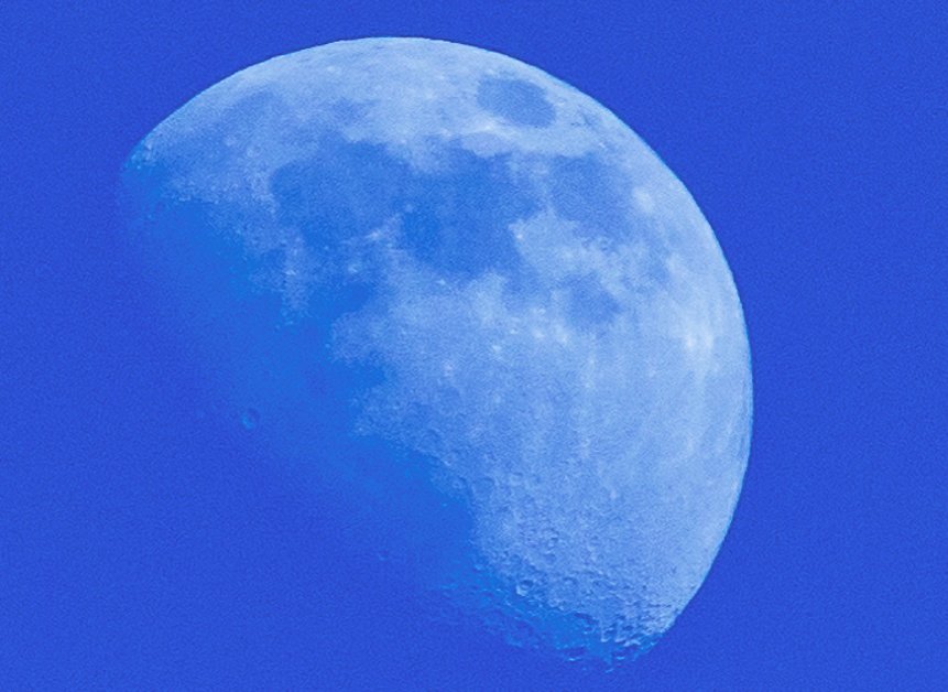 DavidMollison's tweet photo. Let's go. #canonr6 #shootingthemoon #notsofar https://t.co/BIr8i3COLg