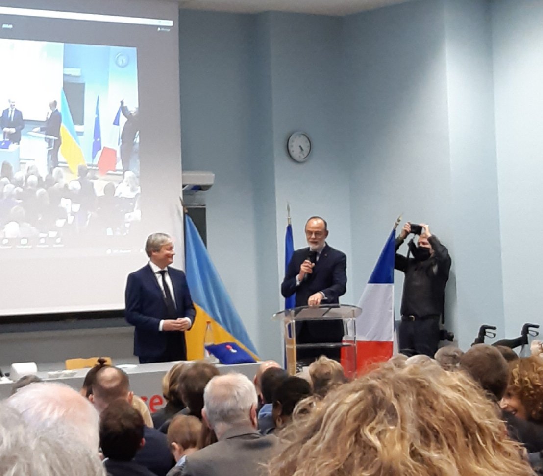 yannvelly's tweet photo. Présent à #SciencePoNancy aux côtés de @LaurentHenart pour sa remise des insignes de la #LegiondHonneur par @EPhilippe_LH.. Forcément un grand moment ! #emotion #humour &amp; #hauteurdevue https://t.co/2GqYvJ4xzr