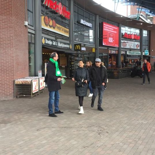 CDA_Rijswijk's tweet photo. Campagne! 💚💪
#stemCDA #Goedwonen #Groenestad #Gezondoud
Voor meer informatie over ons verkiezingsprogramma en onze kandidatenlijst: https://t.co/Nmm0yMz2EO https://t.co/lnT8PnLEZR