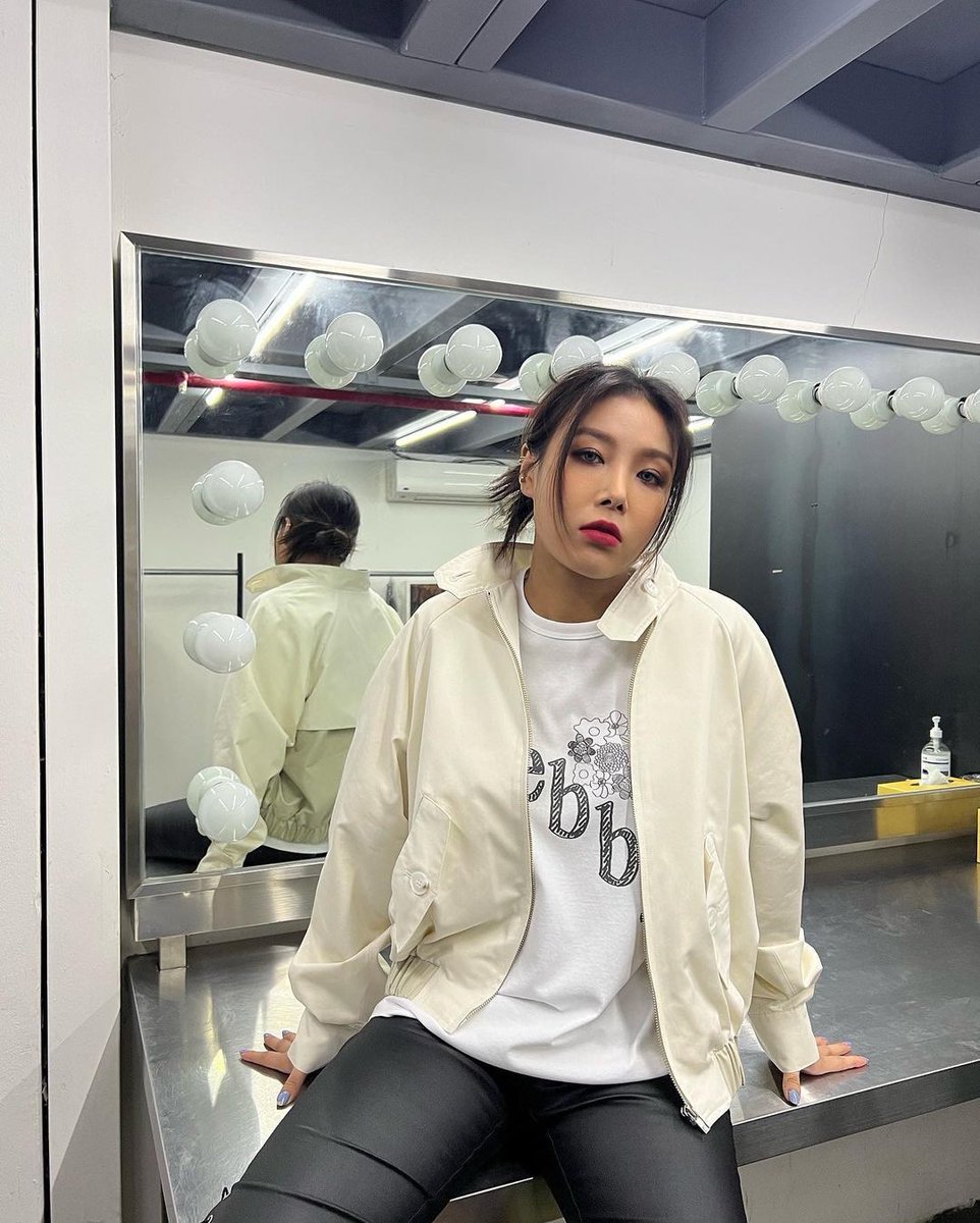iluvyub's tweet photo. 220307 IG @.iluvyub

💪💪💪💪💪

#YUBIN #유빈 https://t.co/2N5mFeGZgo