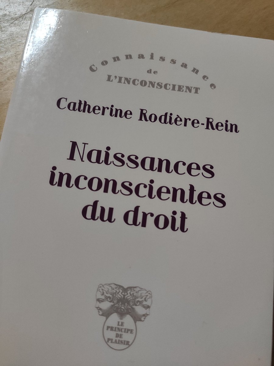 RonanBretel's tweet photo. Après une semaine cloué au lit, enfin la force de reprendre un peu de lecture pour une recherche buissonnière... 

Le #Droit comme avatar de #LaLoi 

#inconscient #Sollen https://t.co/8Cw2XTUKsI