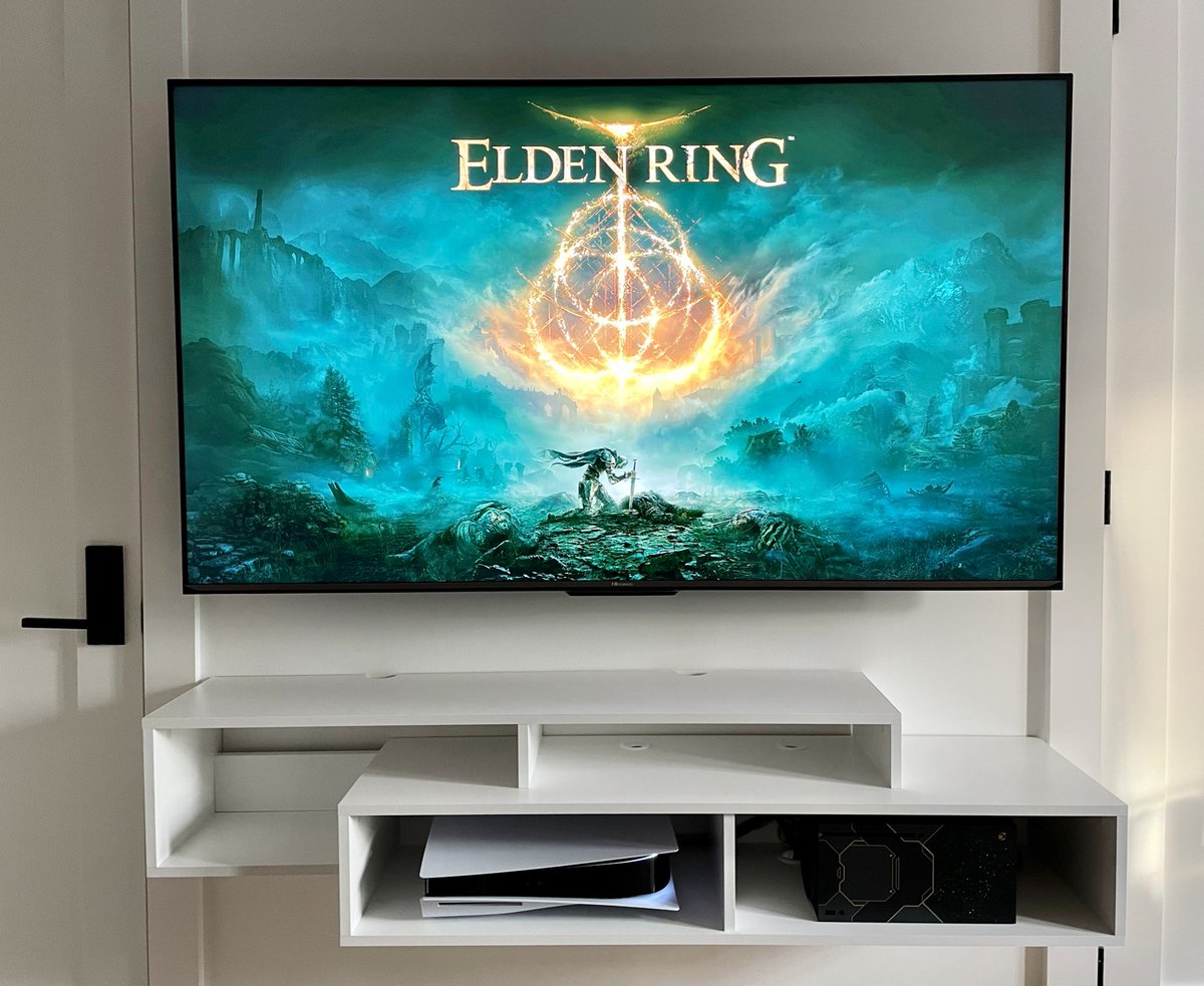 Dapper_Tux's tweet image. Finally have the @HisenseCA U78G fully mounted, the quest to become an #Eldenlord is coming together! 

This TV has been incredible, absolutely tailored for #gaming, the 120Hz panel really shines in battle. 🎮⚔️🛡

#HisenseQLED #Sponsored #EldenRing