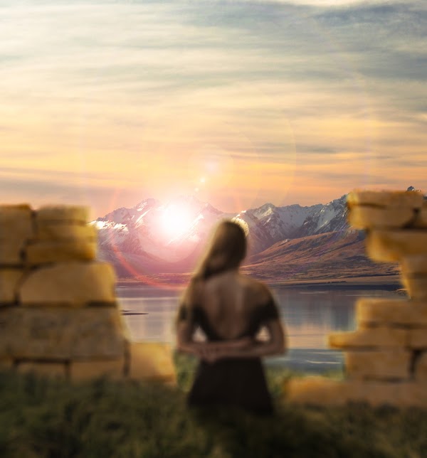 DaisaTJ's tweet photo. Going to my 'Hiden' tab on @opensea I found this beauty:

' The sun is always with us

For those who break down all the walls and turn to the light... With love #WomensDay2022 '

Thank you @seray_ai 🥲❤️ https://t.co/hUo15txUtS