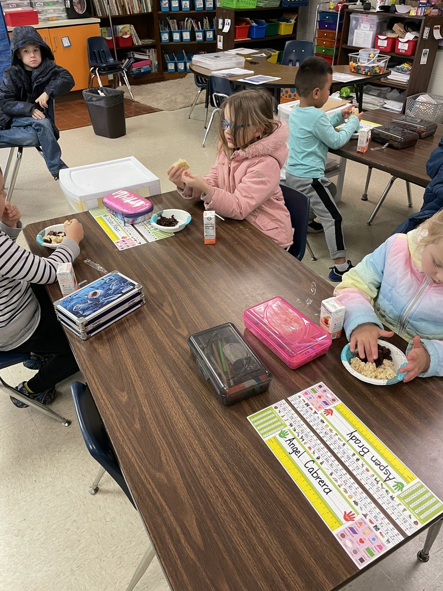 kcappsm's tweet photo. Why not finish off the rocks and minerals unit with the rock cycle of food. #makelearningfun @JohnstonJags https://t.co/yjJBm9DMHE
