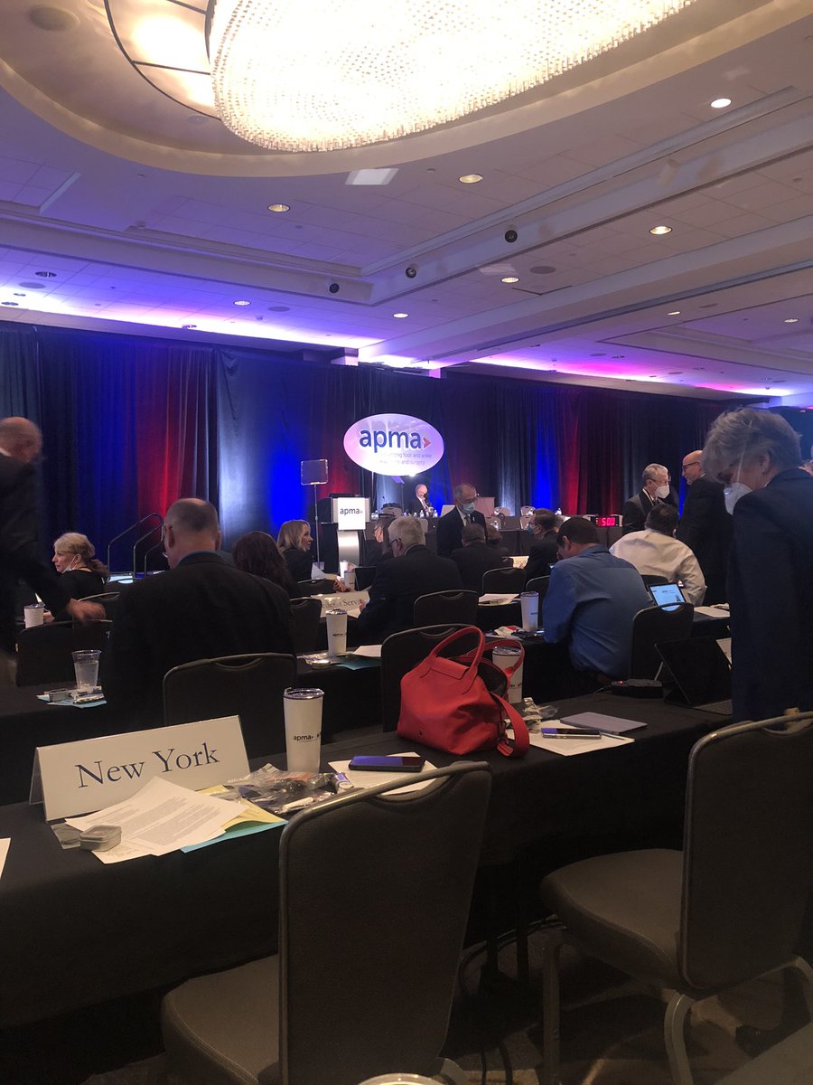 DavidSchweibish's tweet photo. @APMA @FPMAtweets 2022 HOD LIVE IN DC - So proud to serve with this group of America’s premier foot and ankle specialists! https://t.co/tUuwNZrroU