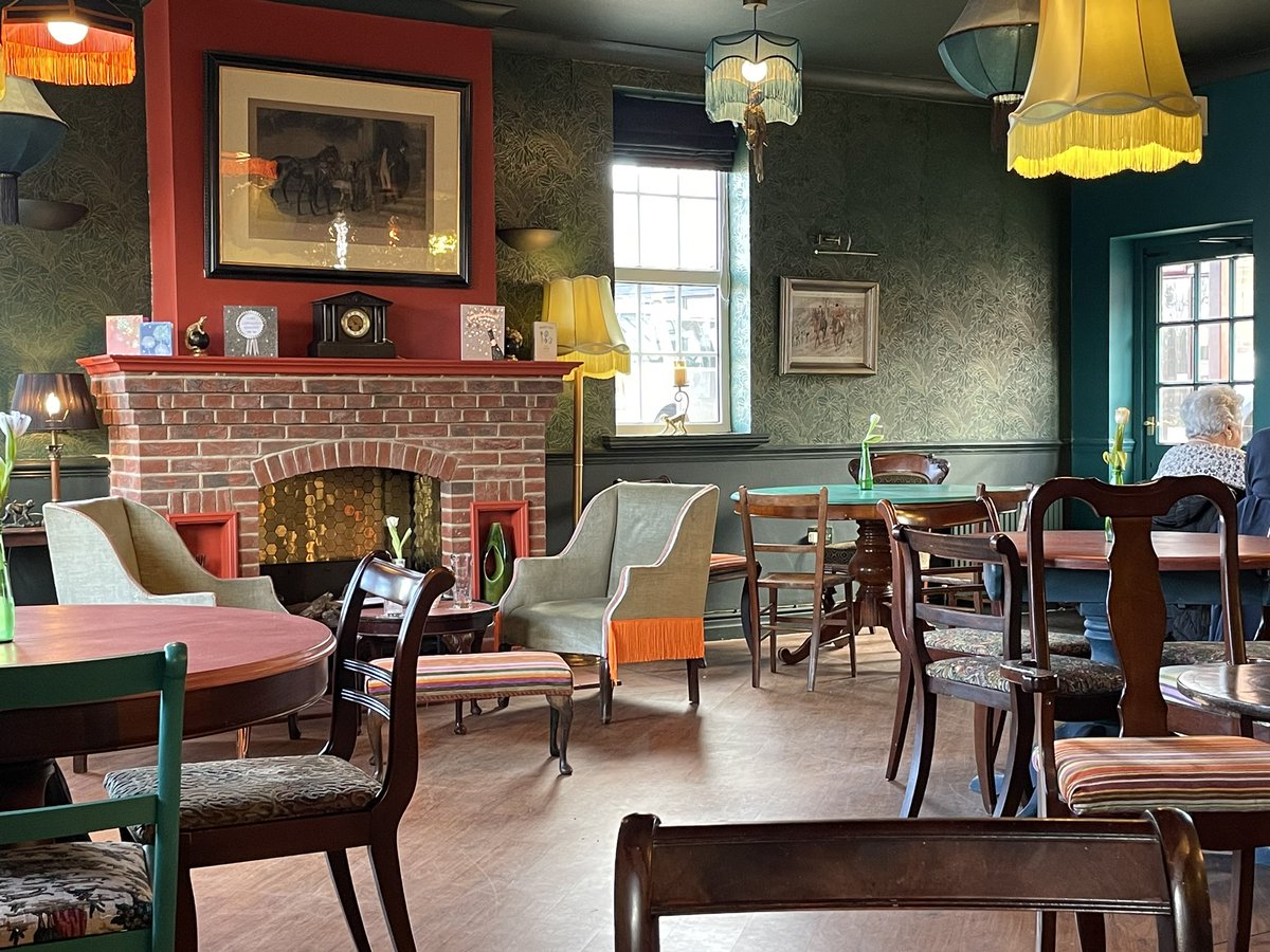 Thurne_View's tweet photo. Visited a βnewβ pub today - the Horse and Groom in #Rollesby, formerly an Indian restaurant, has just reopened and the owners are making changes in stages, first with a bar makeover and wood fired pizzas (which smelled amazing!) Going to be back for one of those! https://t.co/TcAkJOWzLS