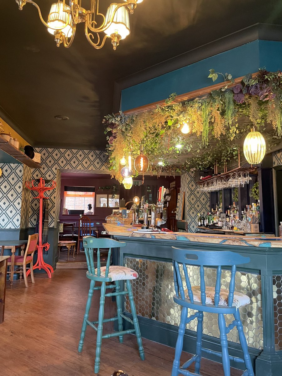 Thurne_View's tweet photo. Visited a βnewβ pub today - the Horse and Groom in #Rollesby, formerly an Indian restaurant, has just reopened and the owners are making changes in stages, first with a bar makeover and wood fired pizzas (which smelled amazing!) Going to be back for one of those! https://t.co/TcAkJOWzLS