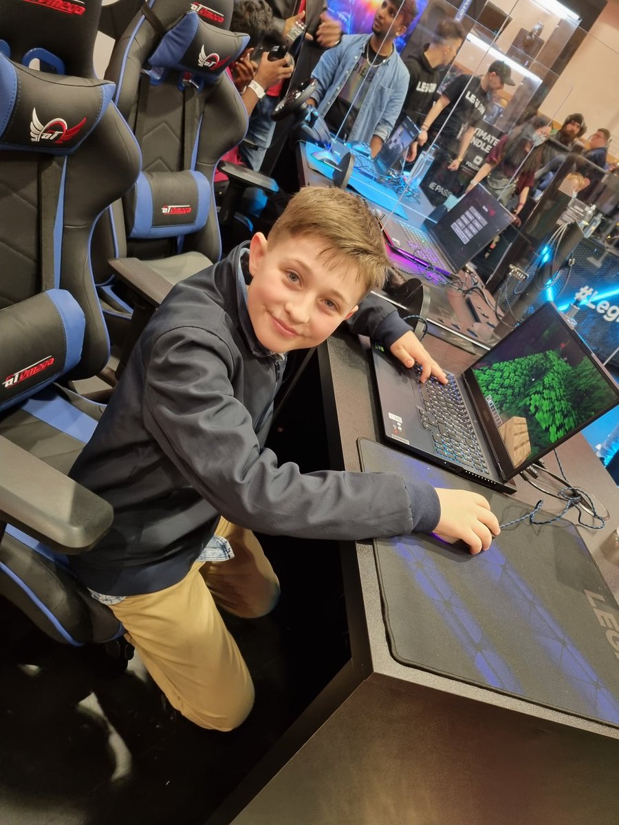 Livin his best life....#LegionUnleashed <a href="/LenovoLegionUKI/">Lenovo Legion UK & Ireland</a>