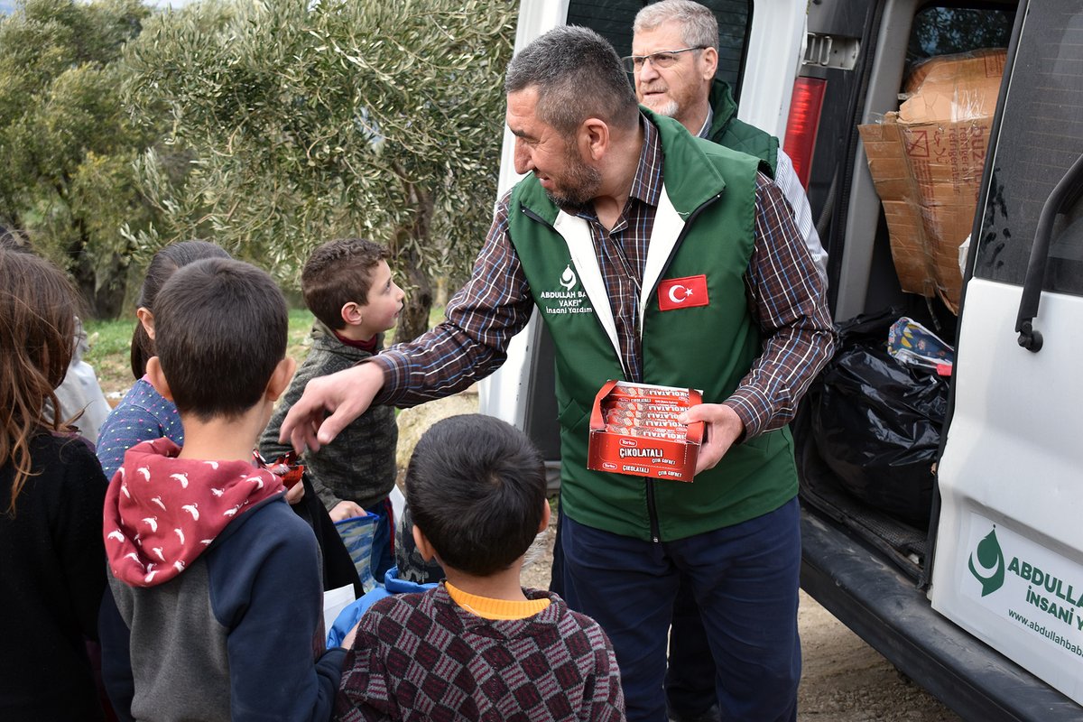 AbdullahBabaVkf's tweet photo. İdlib'te kış yardımlarında bulunduk.

https://t.co/WrjiucbFTe https://t.co/VIoosg0hep