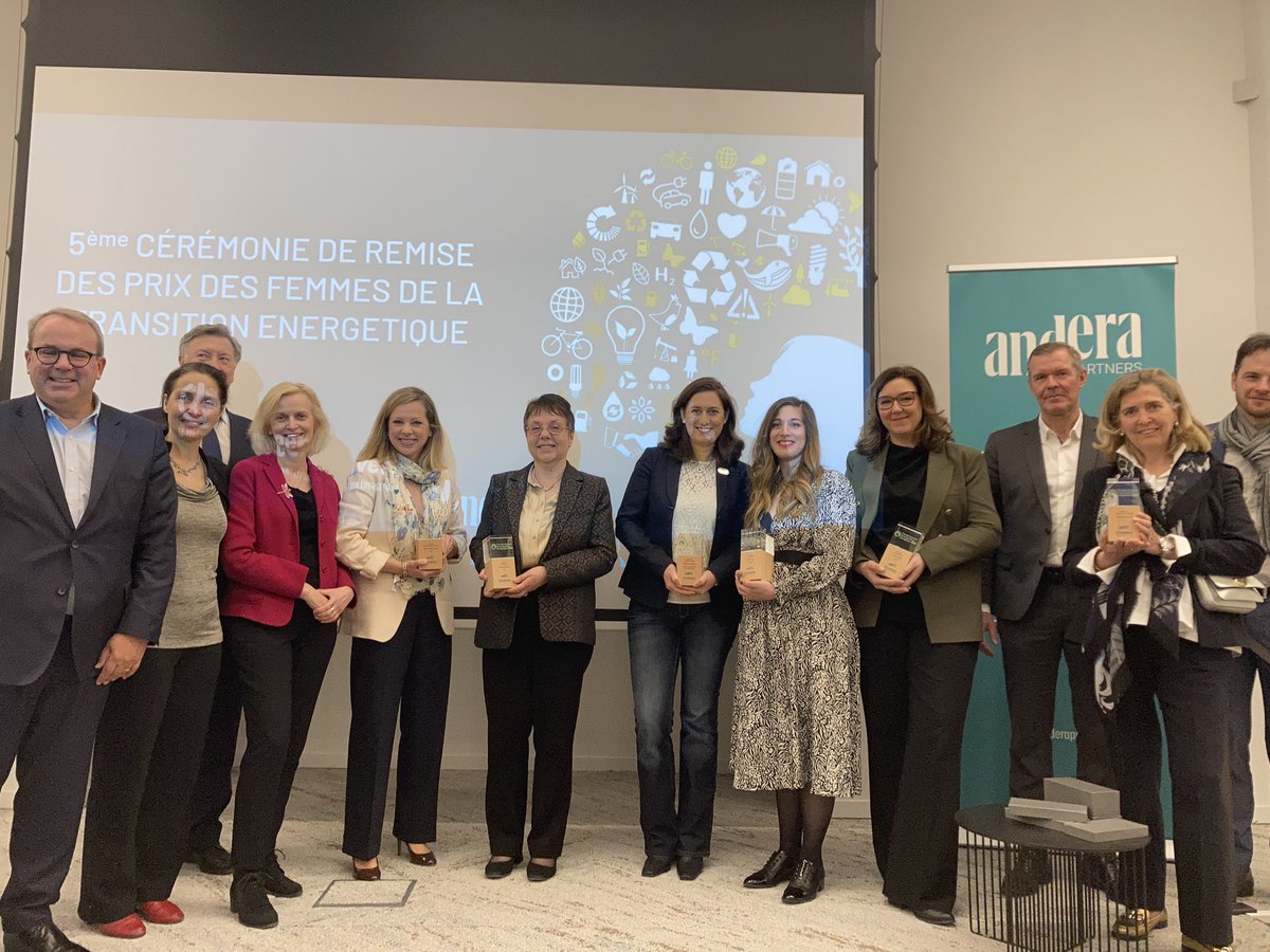 Sandra Rey (@sanrey_glowee) on Twitter photo 🙏J'ai eu l'immense honneur de recevoir le Prix des Femmes de la Transition Energétique remis par <a href="/AnderaPartners/">Andera Partners</a> et <a href="/GreenUnivers/">GreenUnivers</a> 🏆 #award #transitionenergetique <a href="/weloveglowee/">Glowee</a> 🙏J'ai eu l'immense honneur de recevoir le Prix des Femmes de la Transition Energétique remis par <a href="/AnderaPartners/">Andera Partners</a> et <a href="/GreenUnivers/">GreenUnivers</a> 🏆 #award #transitionenergetique <a href="/weloveglowee/">Glowee</a>
