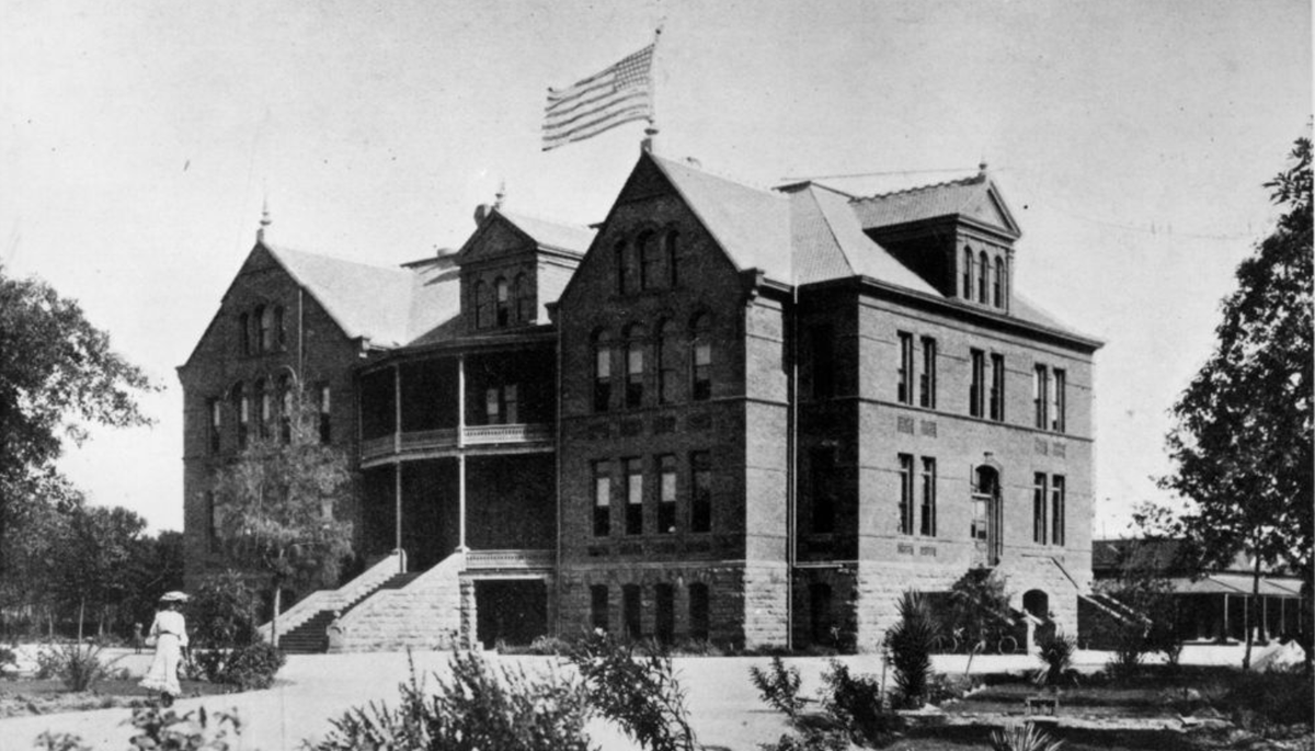 ASU's tweet photo. #OTD in 1885, @ASU was established as "The Territorial Normal School at Tempe". 

From humble beginnings, ASU’s history is rich, bold and vibrant — and we can’t wait to see what the future holds. 🔱

Historical images courtesy of University Archives. https://t.co/pxHxQNA8Wh