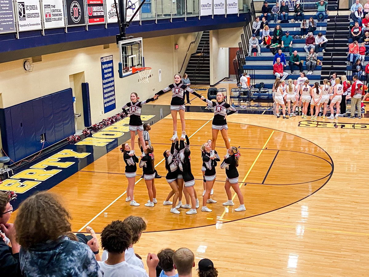 bhs_cheersquad's tweet photo. Good luck today @BENTONLADYCARDS! 🏀❤️📣 https://t.co/aaXDZ11n4m