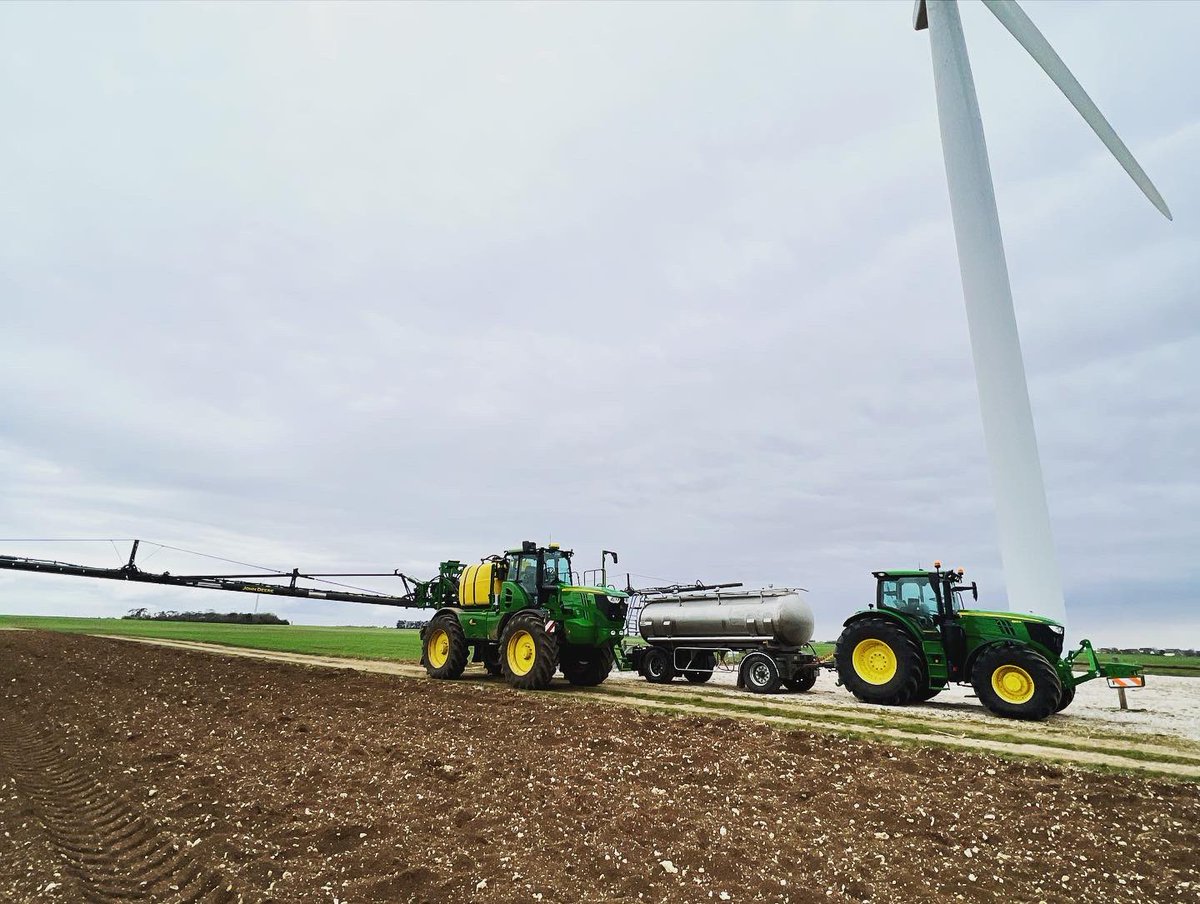 En cette fin de semaine c’était 2ème apport d’azote 🌱🌾