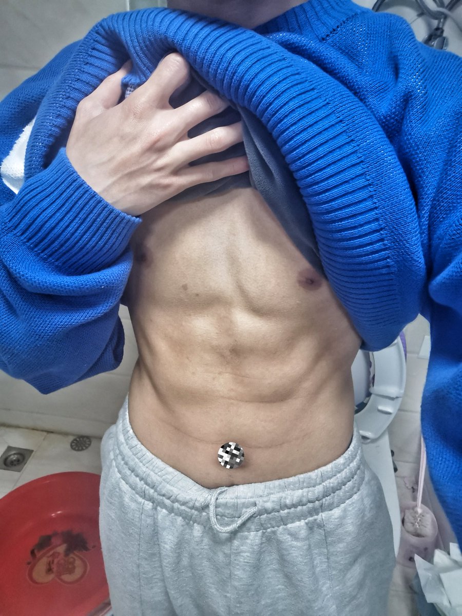 Zid_0808's tweet photo. 衣服里面都藏了些什么呢 #腹肌 #体育生 #性瘾 #肉棒 #调教 #母狗 https://t.co/qf6mtXF0uP
