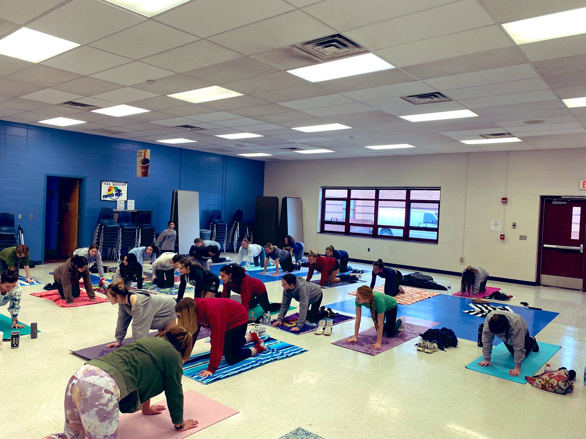 Great way to refresh, reset, and get our minds and bodies right for a fresh week of lax. <a href="/CoachMsBuist/">Lacey Girls Lax</a> <a href="/Lacey_Athletics/">Lacey Athletics</a> @<a href="/CoachELaw/">Coach Law</a> 💙🐾🦁🥍