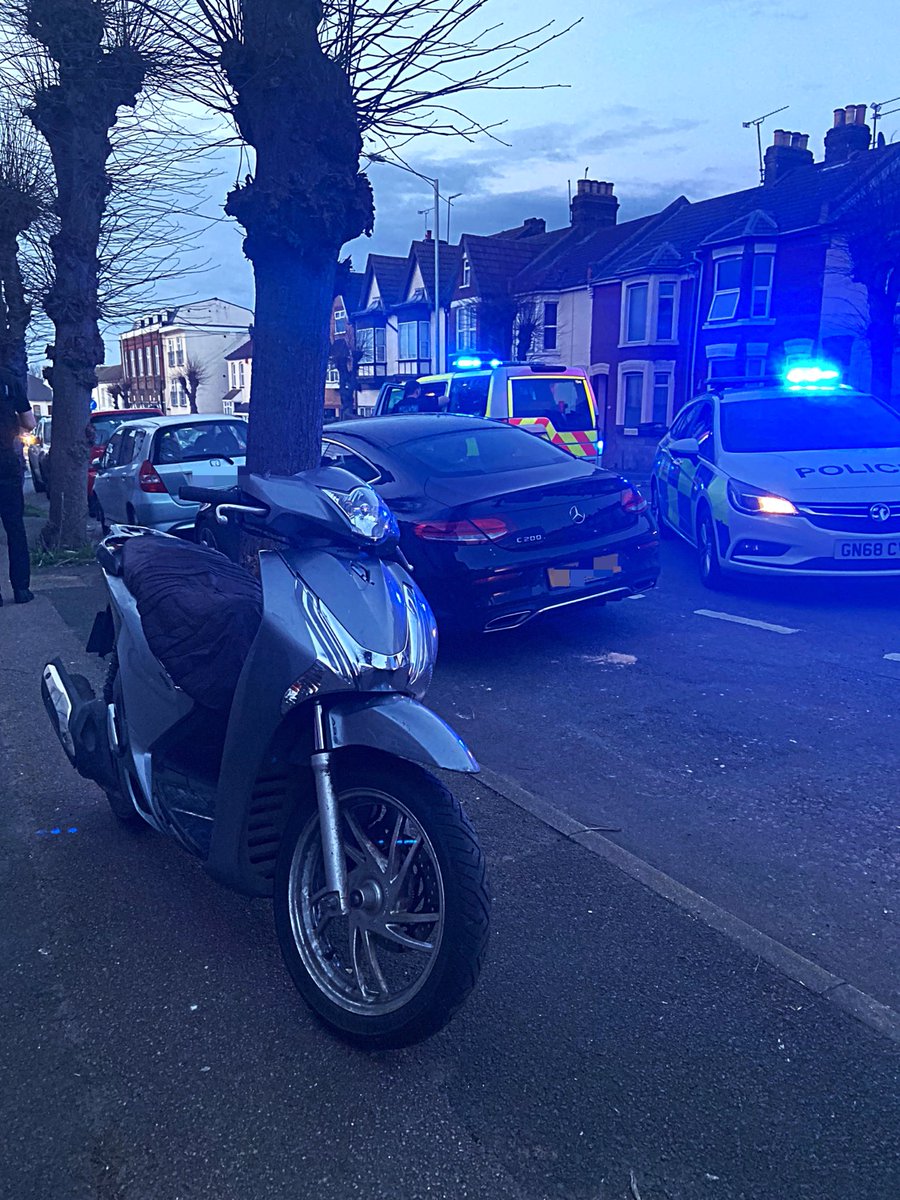 KentPoliceRoads's tweet photo. #RPU1 &amp; #RPU3 worked together on Thursday. We attended #Gillingham due to reports of a stolen moped. Moped was located in garden of nearby address. x1 male caught hiding inside who was arrested. During search, quantity of drugs and cash located. Bike returned to happy owner. DC https://t.co/s1LgEv0Mg6