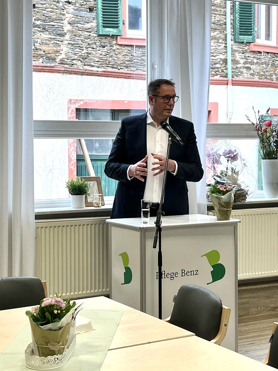 Alex_Schweitzer's tweet photo. Manchmal kommen mir in der öffentlichen Debatte die Gründerinnen und Gründer in #Pflege und sozialen Dienstleistungen zu kurz. Nina Benz ist so Eine. Mit Erfahrung, Biss und Hingabe hat sie die erste solitäre Nachtpflege in #RLP auf den Weg gebracht. Heute war Start. https://t.co/HqcWSDidiU