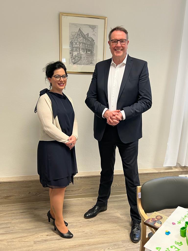 Manchmal kommen mir in der öffentlichen Debatte die Gründerinnen und Gründer in #Pflege und sozialen Dienstleistungen zu kurz. Nina Benz ist so Eine. Mit Erfahrung, Biss und Hingabe hat sie die erste solitäre Nachtpflege in #RLP auf den Weg gebracht. Heute war Start.