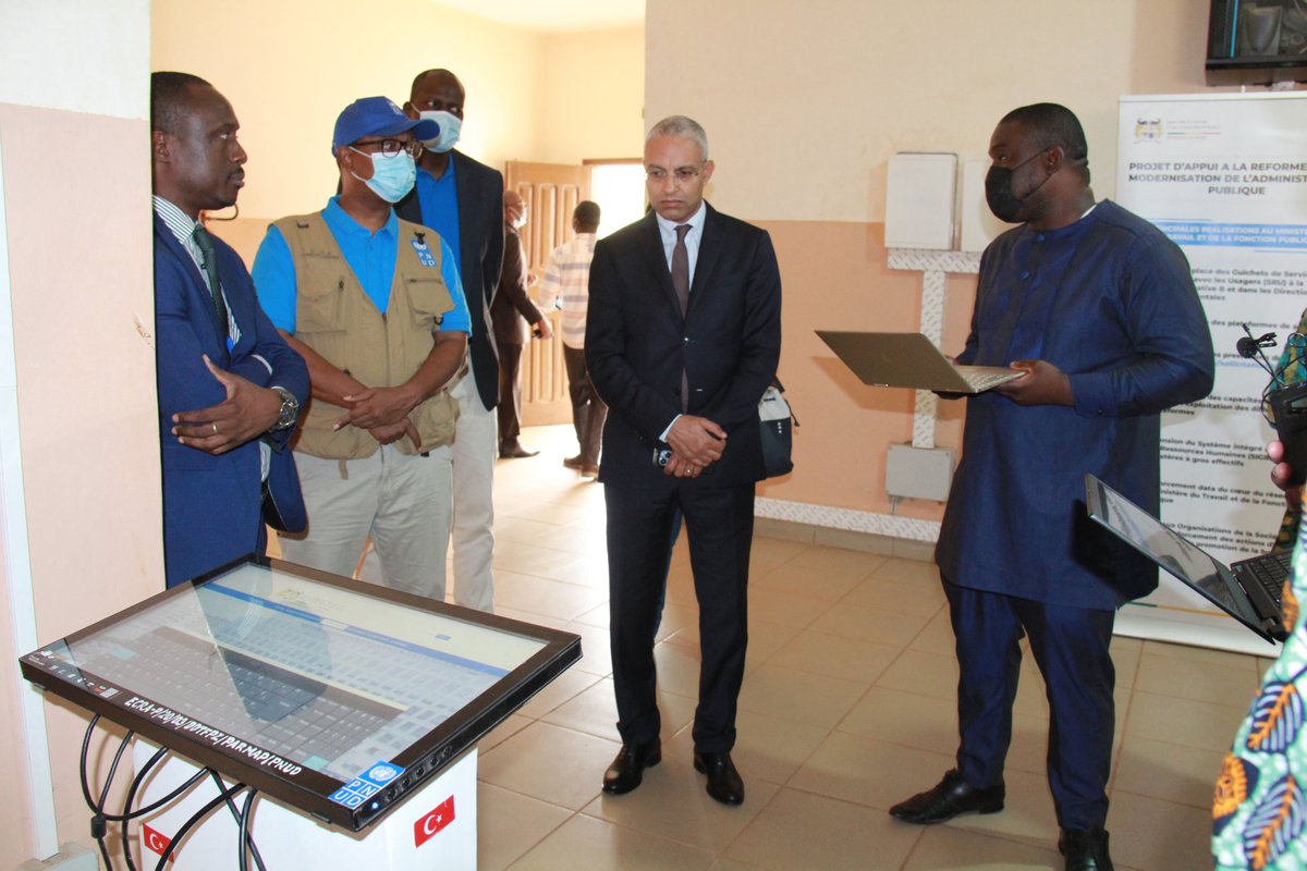 PNUDBenin's tweet photo. Visite des initiatives du #PNUD en appui à la modernisation de l’administration publique au 🇧🇯 par le DG @MoovAfricaBenin et le RR du @PNUDBenin. Il s’agit du guichet #SRU d’Abomey et du centre communal de service public de Djidja. Des perspectives de collaboration en vue #PARMAP https://t.co/3k0gFyfq2n