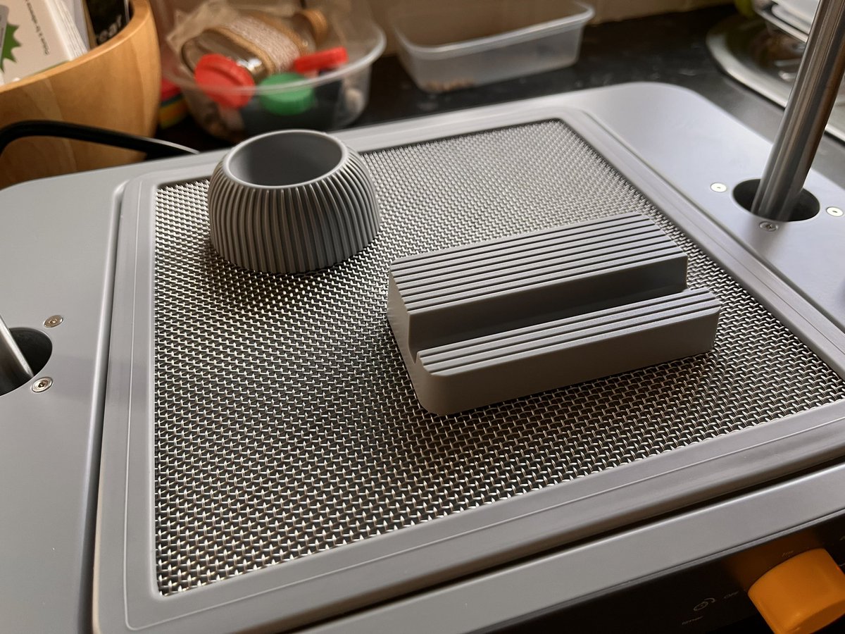 kerry_truman's tweet photo. as with most #vacformers be mindful of the mould moving as you bring the material down when forming.. or maybe be less eager to fill the bed.. make sure the Henry is switched to โHIGHโ mode.. but the online power to the vacuum is great and makes things easy..!? #MaykuFormbox ๐๐ https://t.co/Dji8rsyorG