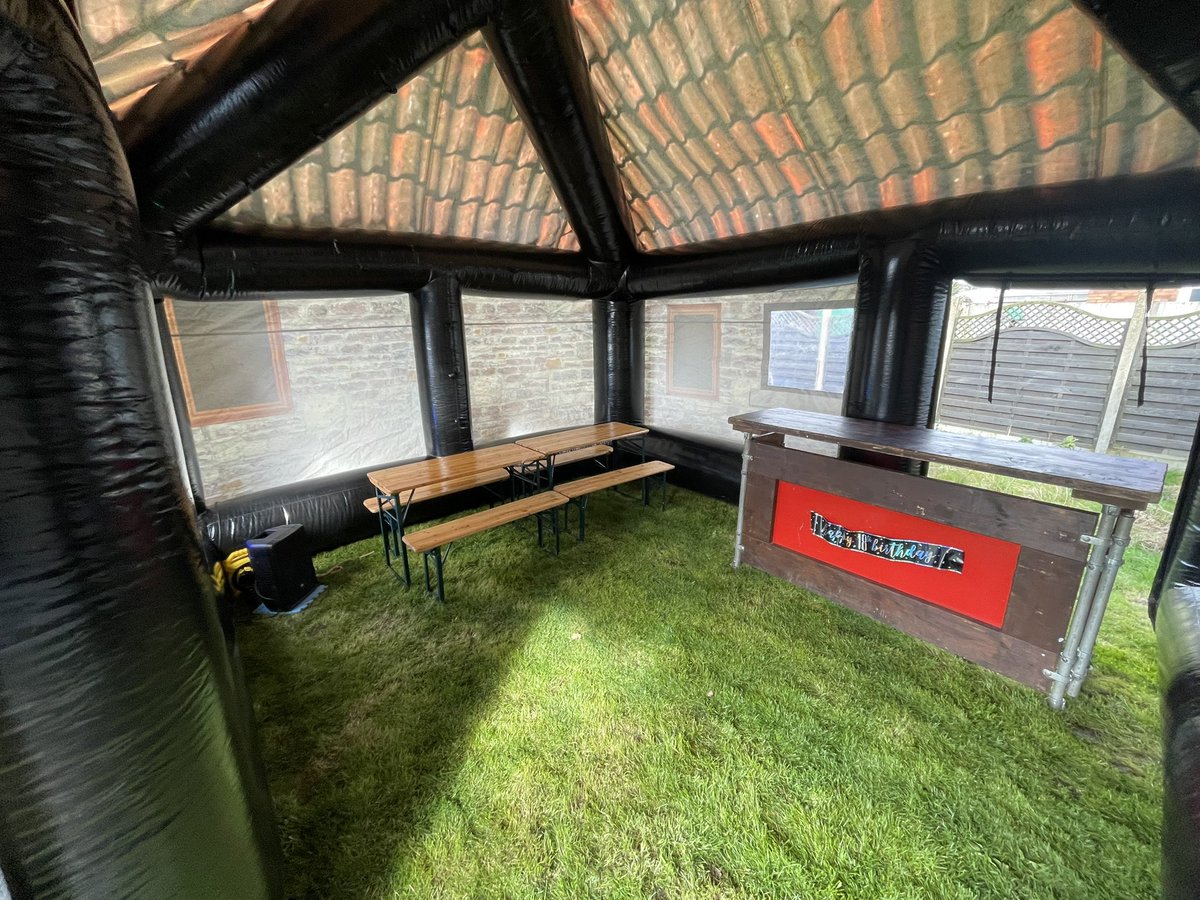 TFlatable's tweet image. Suns coming back slowlyyyyyyy!! 🌞🍻

Message us for prices and availability for your big event and we can assure you that you’ll have a night to remember 💃🕺

#wedding #stagdo #goodtimes #friends #event #mobilebar #bankholiday #inflatable #beer #birthday #spring #summer #party
