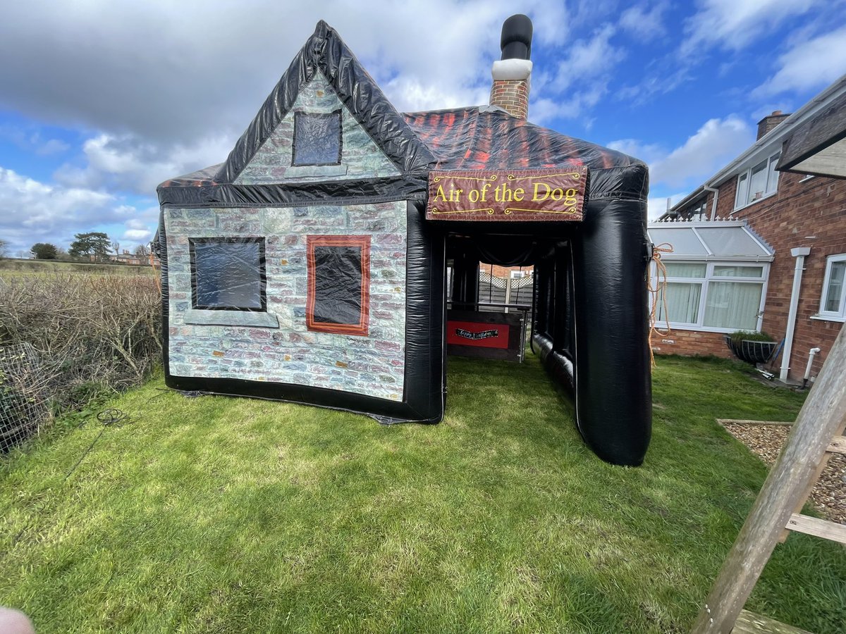 TFlatable's tweet image. Suns coming back slowlyyyyyyy!! 🌞🍻

Message us for prices and availability for your big event and we can assure you that you’ll have a night to remember 💃🕺

#wedding #stagdo #goodtimes #friends #event #mobilebar #bankholiday #inflatable #beer #birthday #spring #summer #party