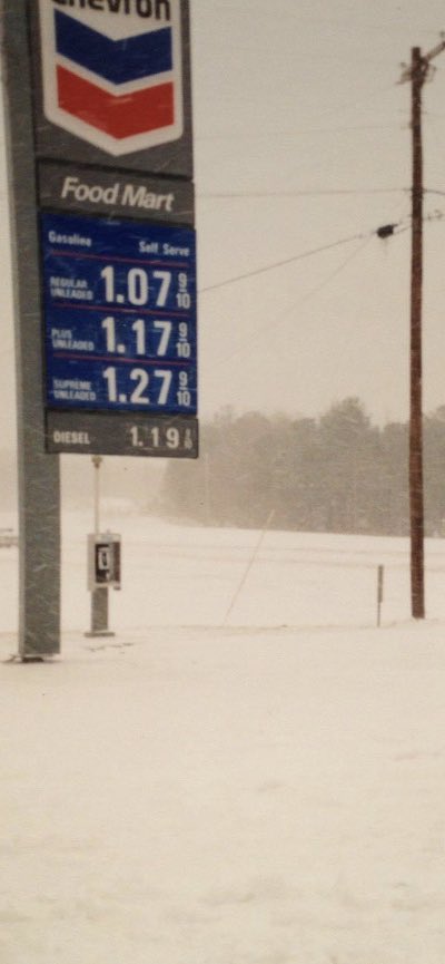 JamieDarwin1's tweet photo. 29 years ago today, the Blizzard of 1993. Most impressive part of this picture, those gas prices. https://t.co/jvpeb3eZuj