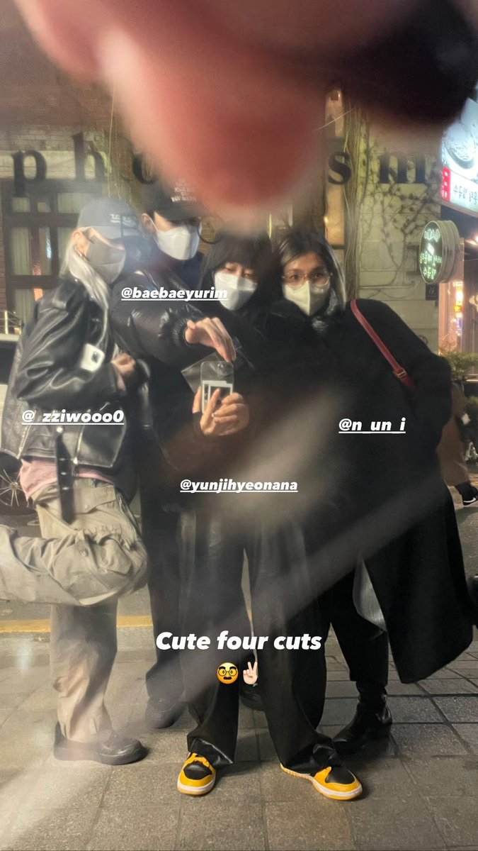 #jiwoo with the squad from @/nariwoorim.kr ig stories 👩‍👩‍👧‍👧💜

🔗instagram.com/stories/nariwo… #전지우 <a href="/KARD_Official/">KARD (카드)</a>