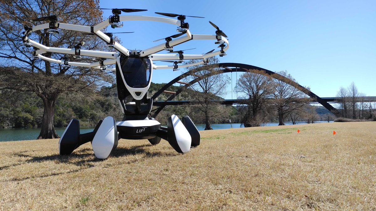 LIFTAircraft's tweet image. #HEXA is soaking up the Austin sunshine & getting ready to fly during #SXSW. Come see us tomorrow and Monday at a free event. Follow the link to register:
eventbrite.com/e/machines-mim…