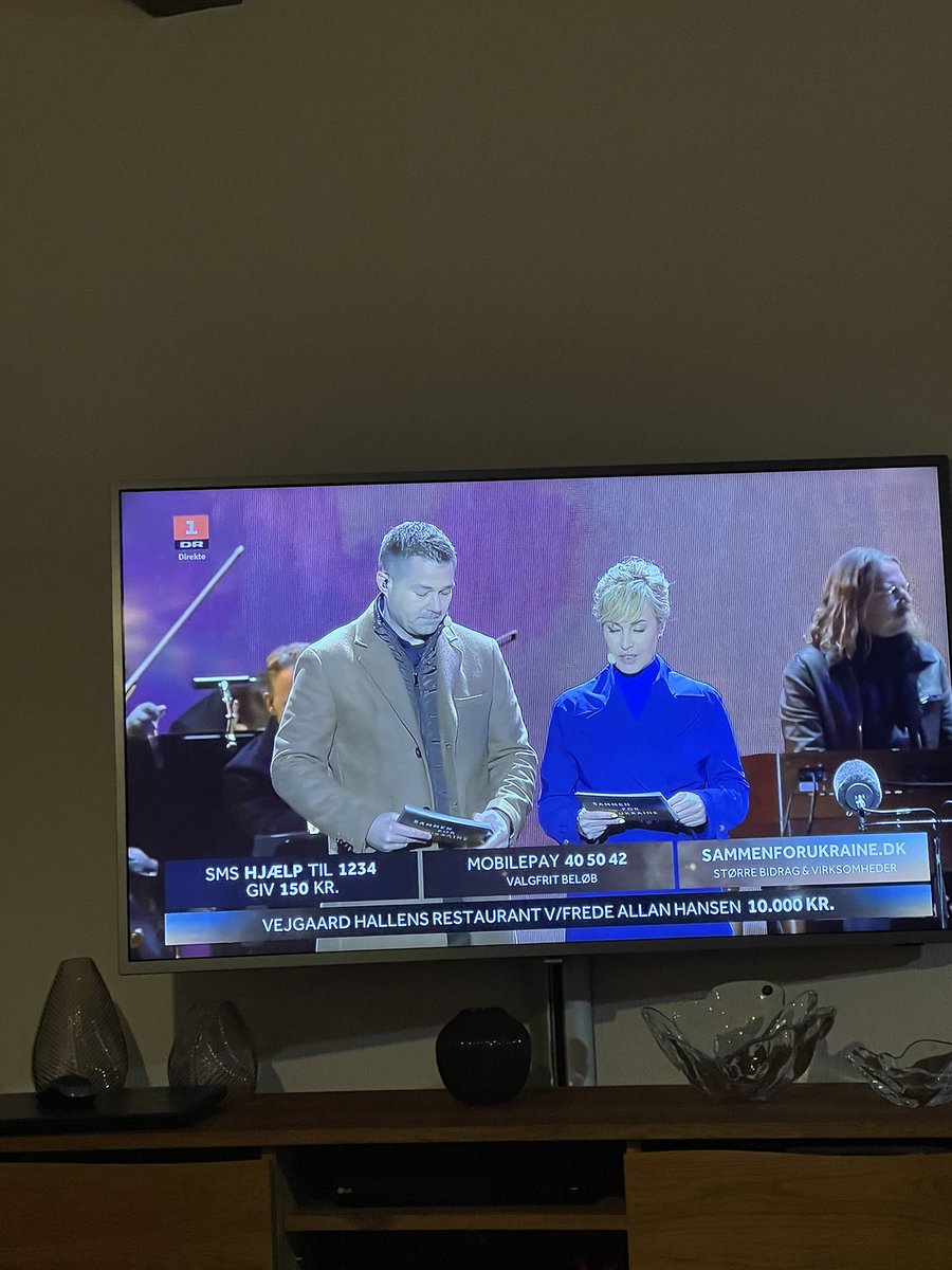 troiansbiscuit's tweet photo. Denmark collects money every year for a cause & televises a huge show where people & Companies can donate. This year it’s for Ukraine 💛💙 #Ukraine #danmarksindsamling https://t.co/B1eZ501riK