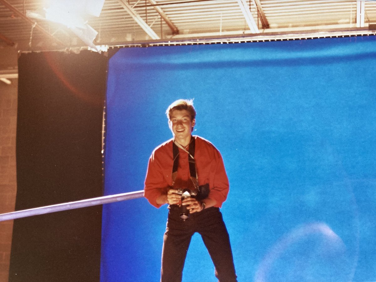 kellymasonfilm's tweet photo. Gm beautiful souls!
Fly high today!!  #Enjoy the #freedom of your inner #love.
This shot was taken from the early days of blue screen.
There was no green screen back then 😂 
The show was My Secret Identity. 
Does anyone know who this actor is?

#cinematographer #nftartist #mopic https://t.co/y3SFrZfliH