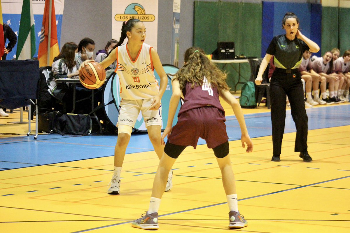TorneoCemCosmos's tweet photo. 🔥¡Ya se está disputando la GRAN FINAL FEMENINA entre @FemSantAdria y @cbmaresmeboet3v!

¡Balón al aire… y a competir por el ORO🥇!

#TorneoFymBenalmadena https://t.co/sqcXWFboVZ