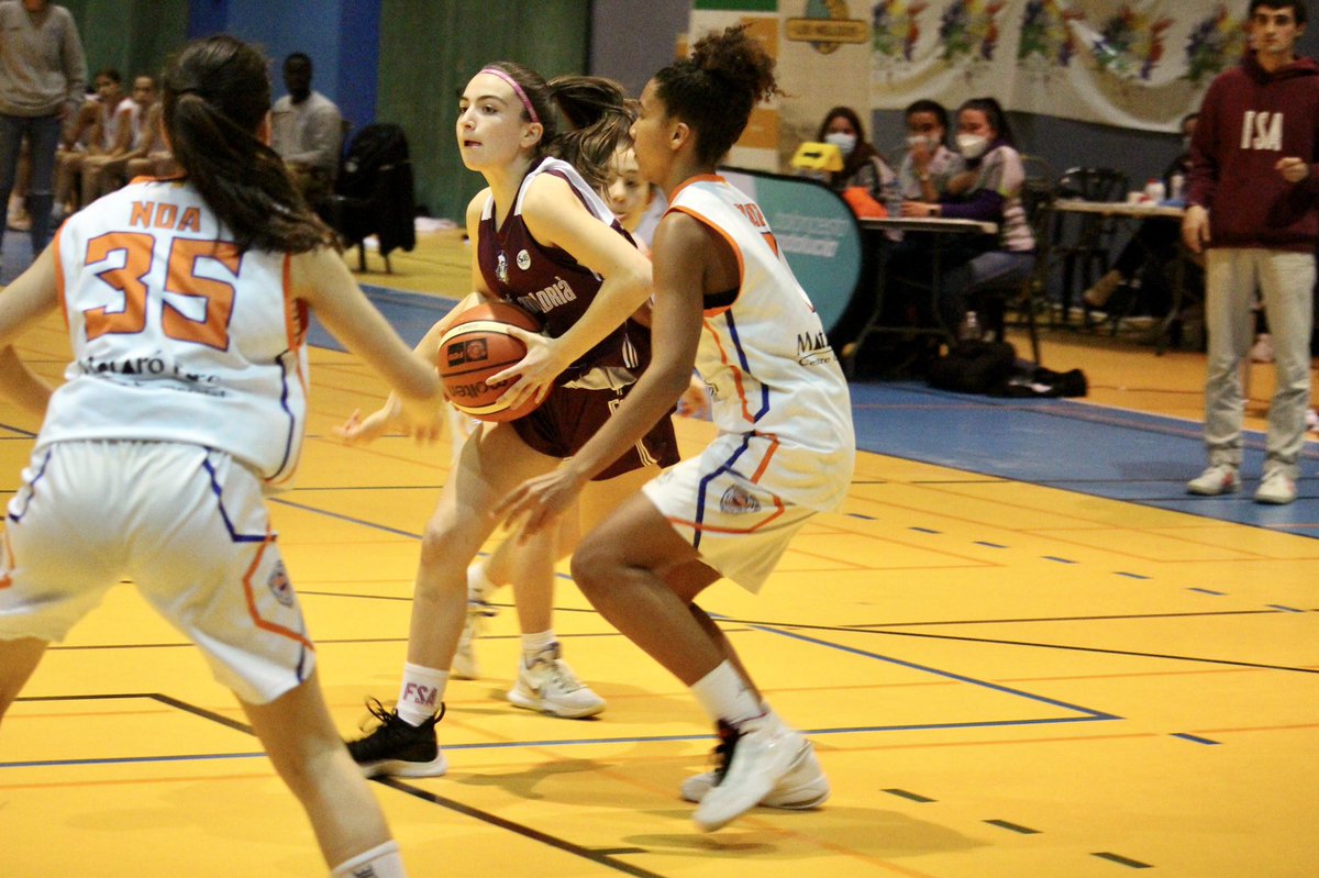 TorneoCemCosmos's tweet photo. 🔥¡Ya se está disputando la GRAN FINAL FEMENINA entre @FemSantAdria y @cbmaresmeboet3v!

¡Balón al aire… y a competir por el ORO🥇!

#TorneoFymBenalmadena https://t.co/sqcXWFboVZ