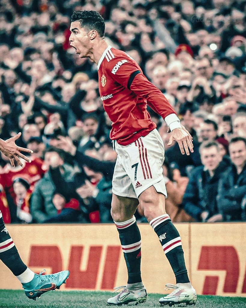 BeWarmers's tweet photo. Hattrick at the age of 37. This guy is unbelievable. Hats off 👏👏

THE 🐐

#CR7𓃵 #MUNTOT https://t.co/LiE6Xg3Psc