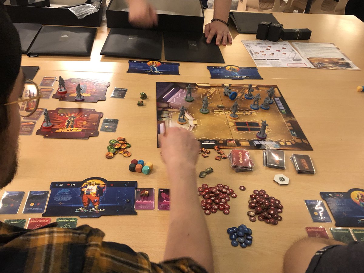 TrollMeTender's tweet photo. Hier, Funforge est venu nous présenter leur jeu de plateau "Far Cry : Beyond". Un jeu intéressant et d'une très bonne qualité, on les remercie et on espère faire d'autres collaborations dans le futur !
PS : On retient Rosie, déclaré unanimement comme étant le meilleur perso https://t.co/SNSw7zv96O