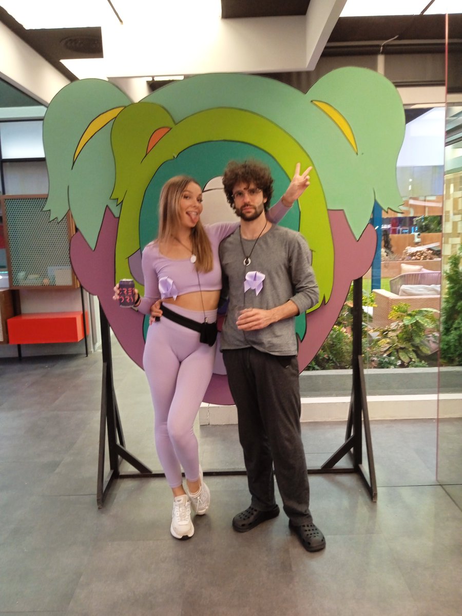 ¡Nos llegan fotitos de la fiesta de anoche! 💜 ¿Con cuál os quedáis?

🔁 Adrián y Marta
❤️ Sara y Rafa

#Secret12M