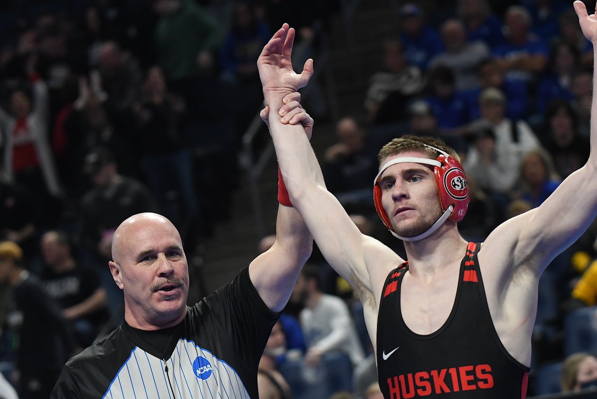 SCSUHuskies_WR's tweet photo. On to the championship!
@SCSUHUSKIES_WR Garrett Vos punches his ticket to the title match at 133 pounds with a 7-3 decision over Majid Corbett of Limestone. #BlackandRedEdge #SCSUHuskies #BHuskiesProud #D2Wrestle #NSICWres https://t.co/ahkB7w2Loa