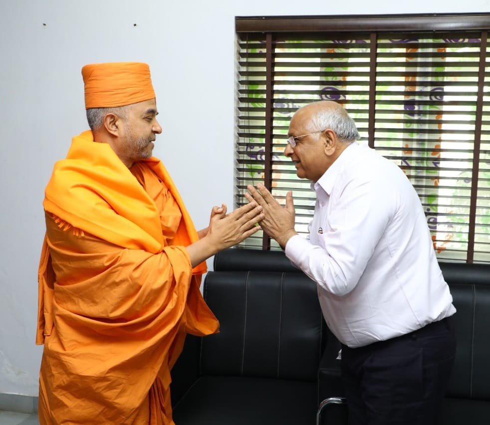 દેશ-વિદેશમાં સતત સનાતન ધર્મના પ્રચાર-પ્રસારમાં  સદૈવ કાર્યરત,શીલ,સાદગી અને પ્રસન્નતાના ત્રિવેણી સ્વરુપ BAPS સંસ્થાના સંત પૂજ્ય શ્રી બ્રહ્મવિહારી સ્વામીજીને જન્મદિવસની અનંત શુભકામનાઓ.આપના ઉત્તમ સ્વાસ્થ્ય અને દીર્ઘાયુ હેતુ ઈશ્વરને પ્રાર્થના.!