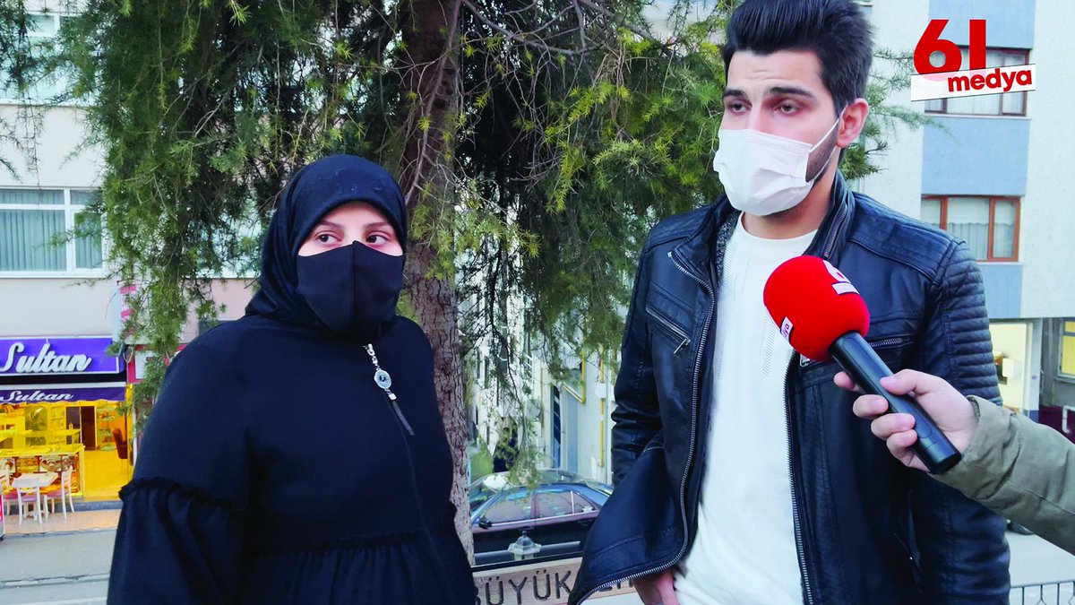 Suriye'den gelip, Türkiye'ye sığınan bir aileyi anlatmak istiyorum. Türkiye Cumhuriyeti vatandaşlarının nasıl kendi ülkesinde ikinci sınıf vatandaş haline geldiğinin özeti gibiler.
Sahar Zalt ve Mohamad Haj Rabee 9 yıl önce Türkiye'ye gelmiş, 2019'da vatandaş olmuşlar.