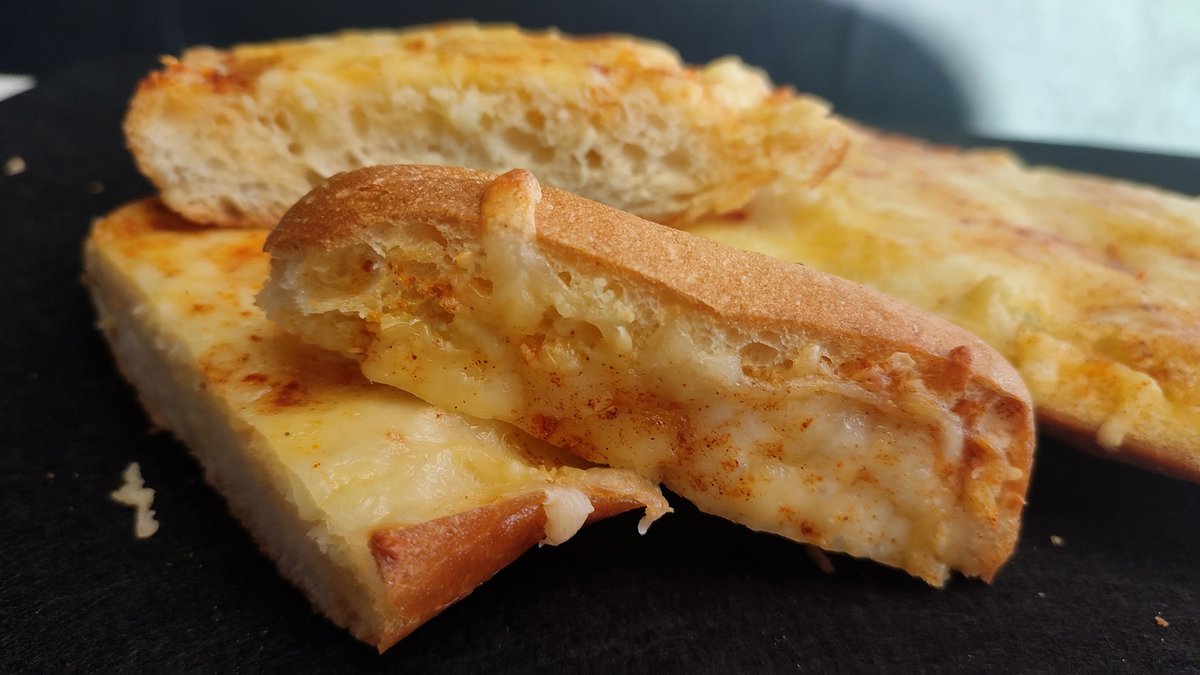 Incredible garlic bread with cheese.
youtu.be/Kiec1zpOk_A via <a href="/YouTube/">YouTube</a>