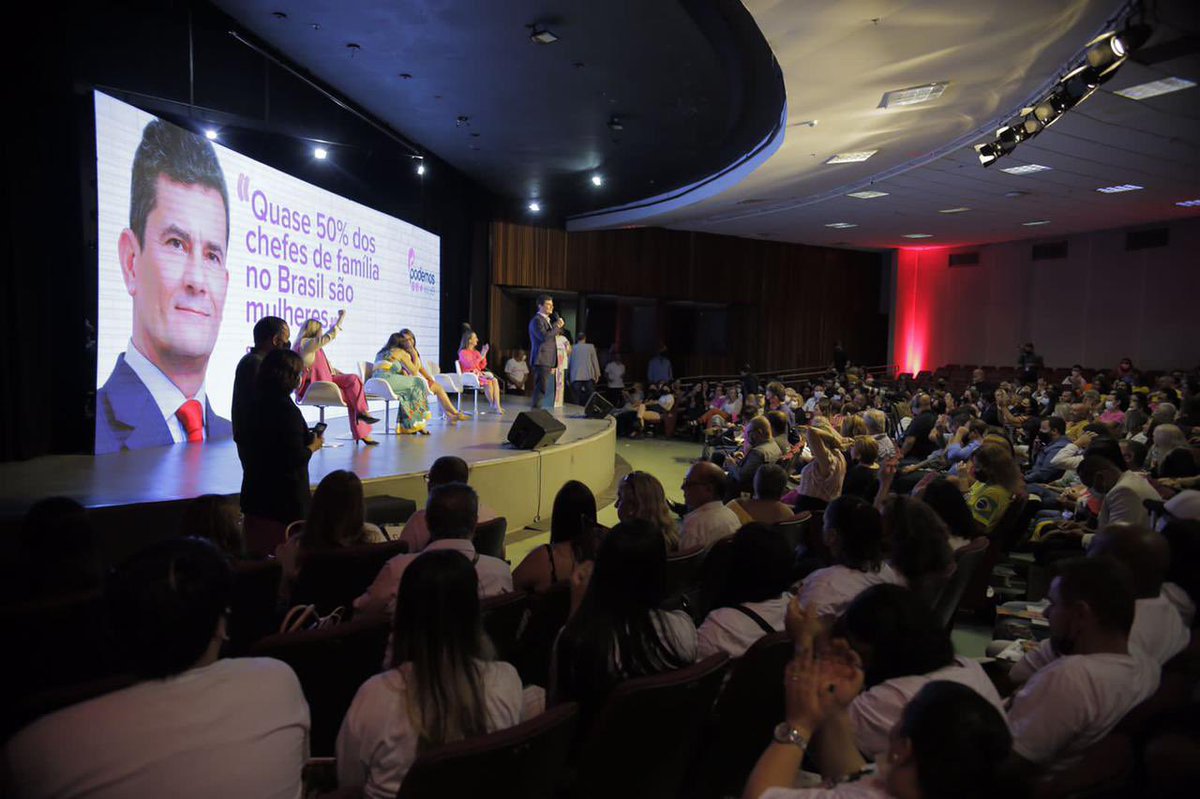 SF_Moro's tweet photo. Participei há pouco do evento Mulheres que rompem barreiras, no Anhembi, em SP. Saio entusiasmado com a garra de centenas de mulheres que querem mudar o Brasil. Obrigado pelo convite! https://t.co/86ZxpKunwk
